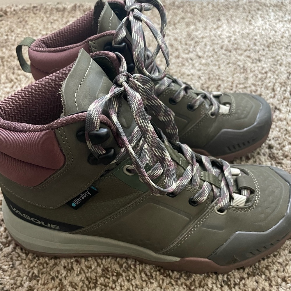 Vasque Alchemist XT Ultra Dry Mid Hiking Boots-Women’s 7.5